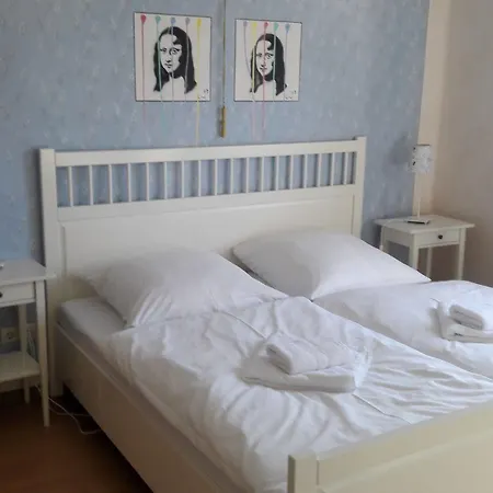 Pastis - Staffless With Self Check-in 3*